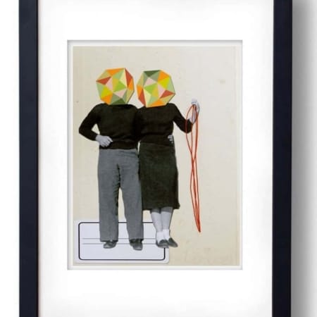 Couple_holding_frame
